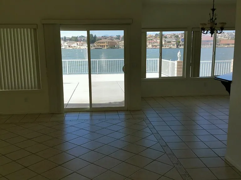 Harbor Dr — Photo 17