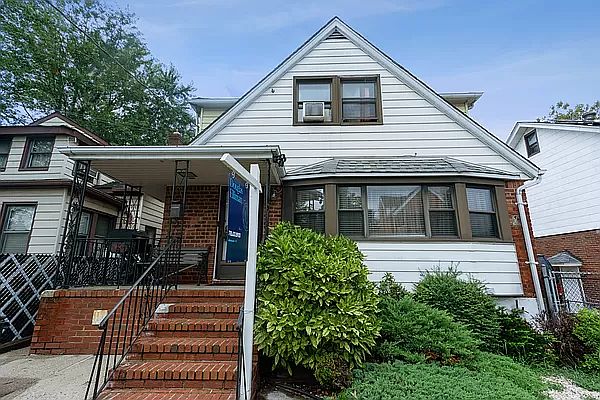 1st image of 61-16 134th St