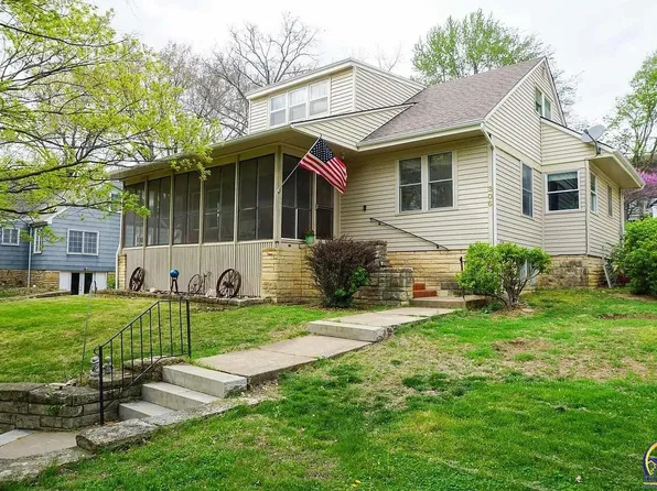 306 E Kaskaskia St, Paola, KS 66071