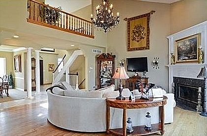 Living Room (pic 2 of 2)