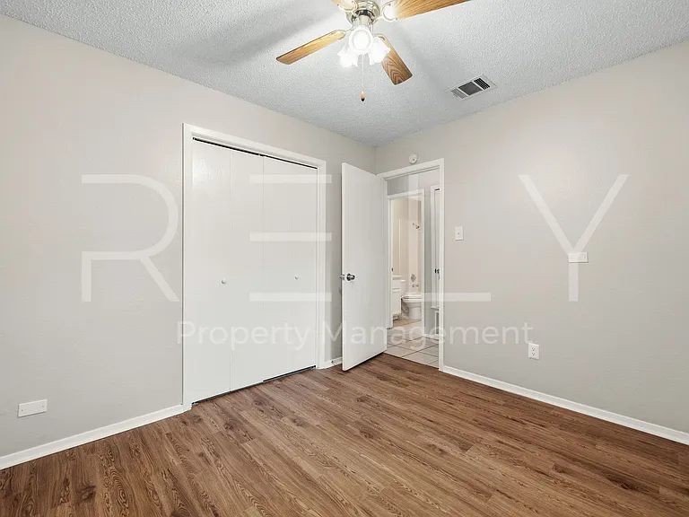 CV-AUS8001 West Gate — Photo 25