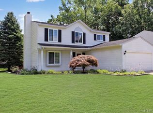 2909 Muirwood Ct, Waterford, MI