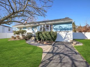 5 Brian Dr, East Islip, NY 11730