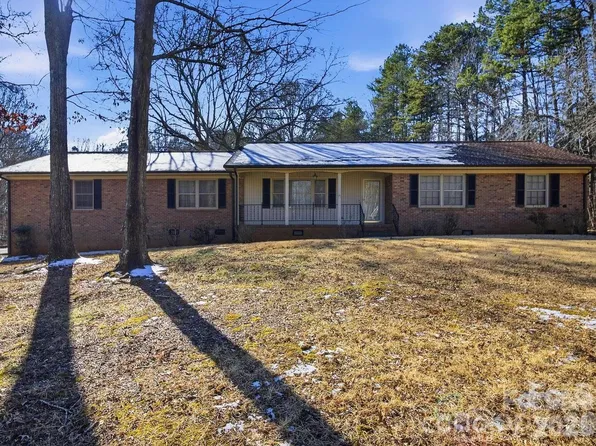1889 Berrywood Ln, Clover, SC 29710