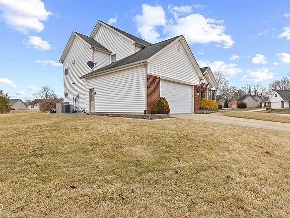 3rd image of 1816 Canyon Creek Dr