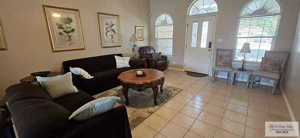 3 bed, 2.0 bath, 1498 sqft, $2,400 — Photo 4
