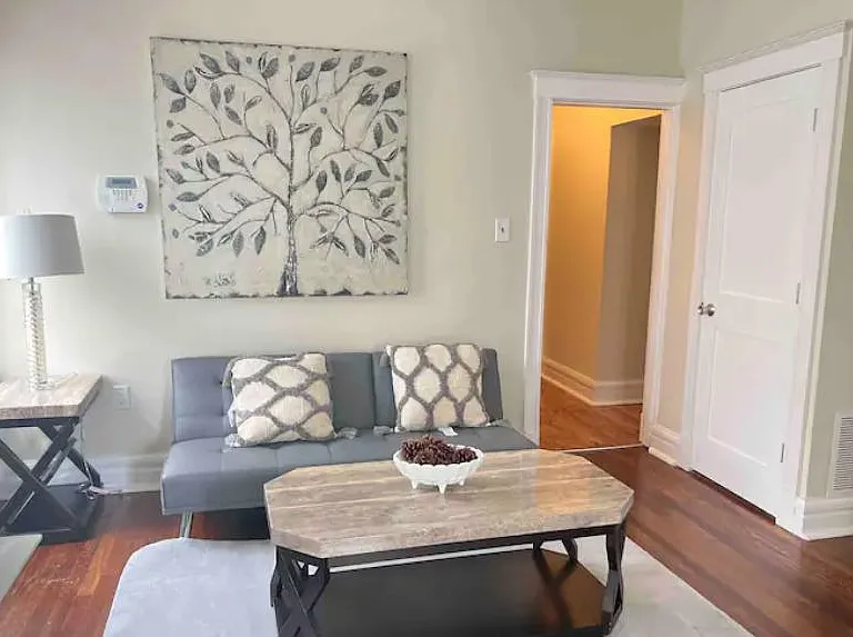 6136 Delmar Blvd #4 — Photo 2