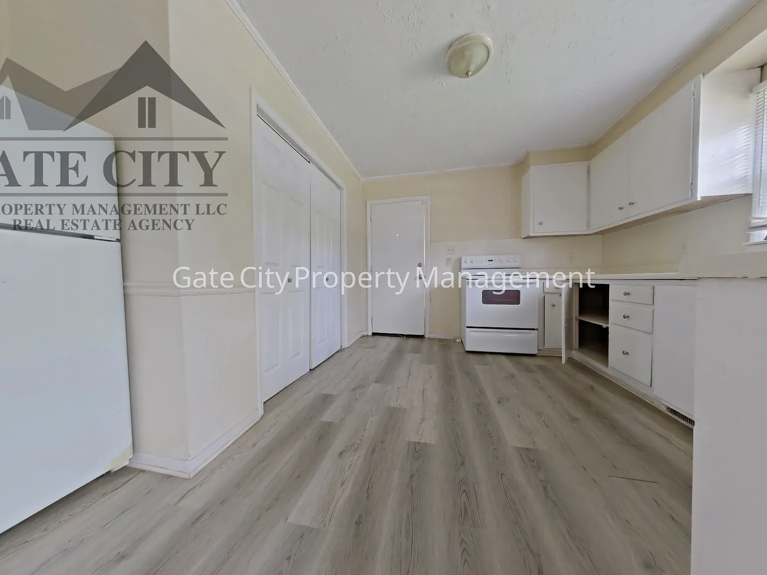 2 bed, 10 sqft, $875 — Photo 2