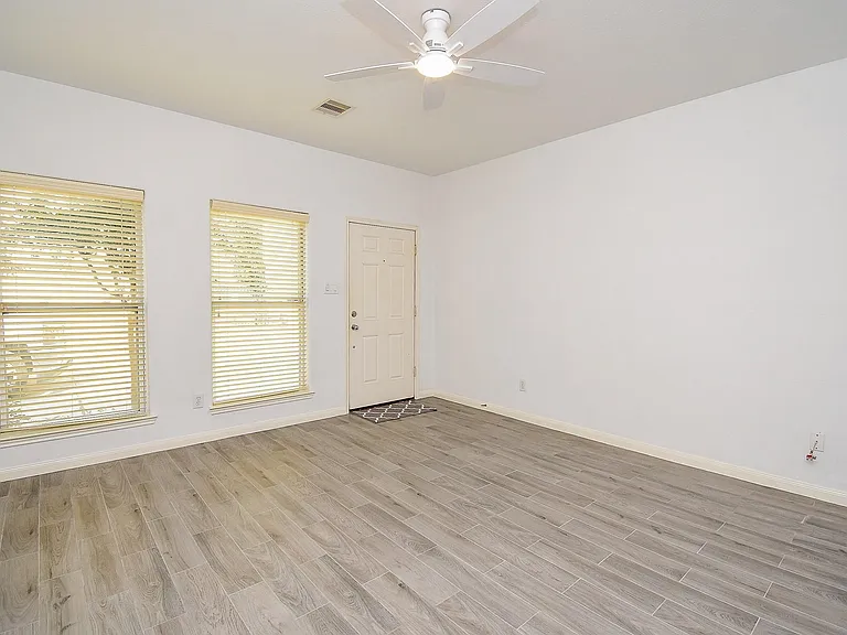 2202 Naomi St #3 — Photo 5