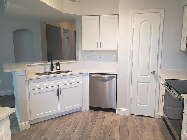 1st image of 909 Belmont Pl