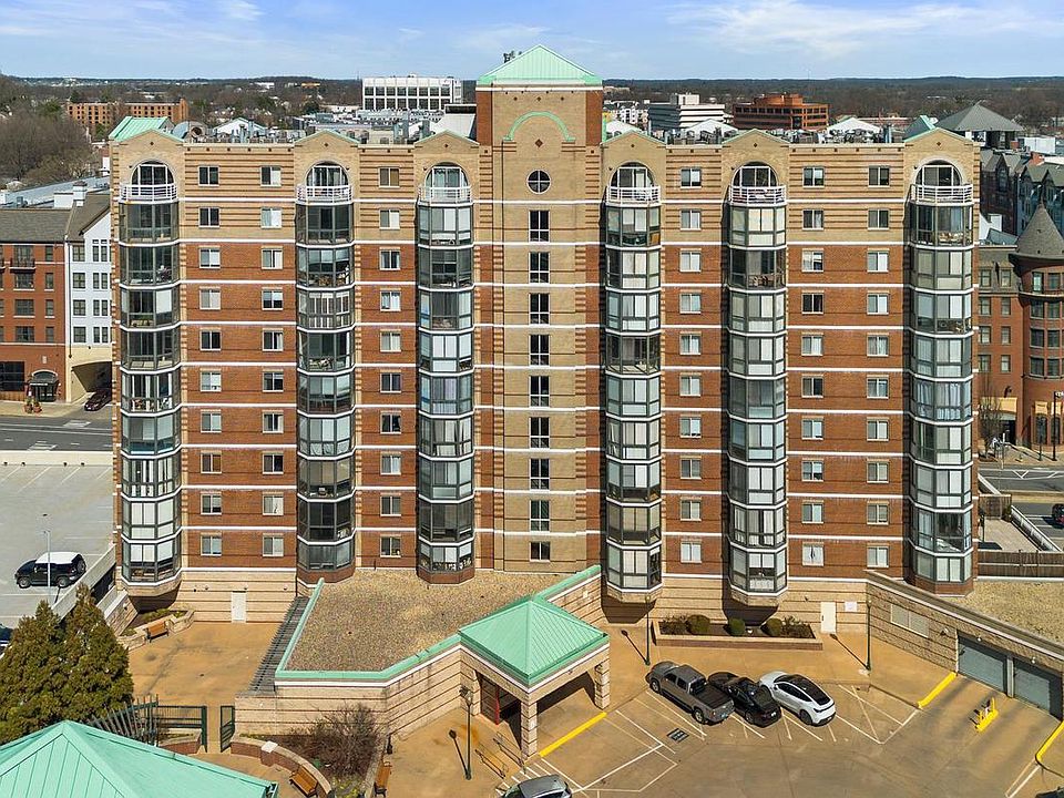 1st image of 24 Courthouse Sq APT 611