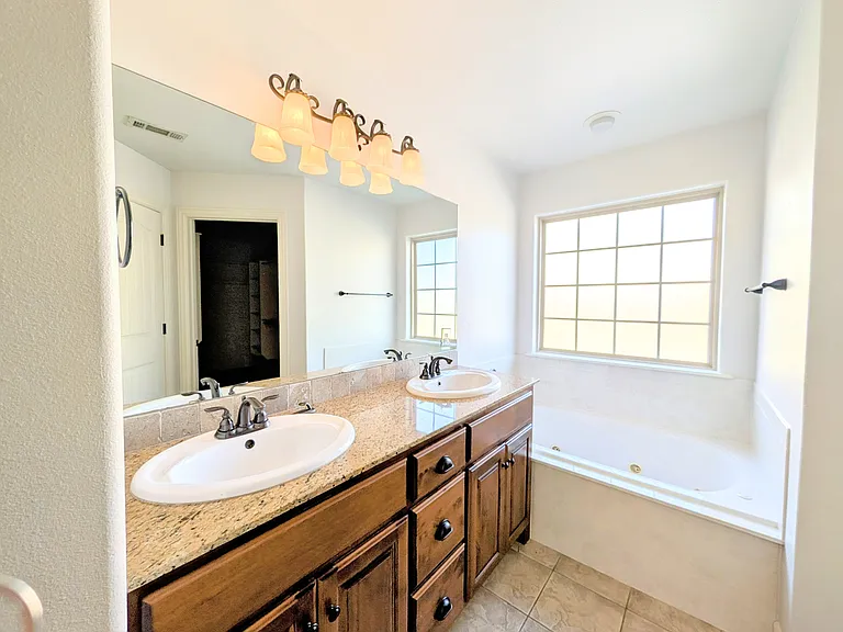 2944 W Old Farmington Rd — Photo 10