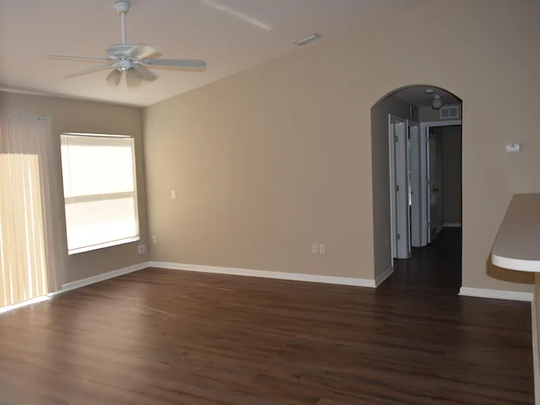 458 Fitzsimmons St SW — Photo 5