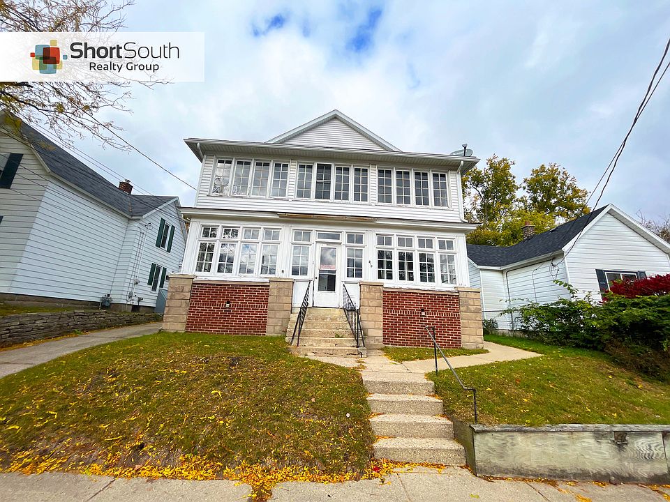 Large Duplex on NE Side of Grand Rapids 919 Baraga St NE Grand Rapids