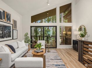 203 Madrona Way NE #3F, Bainbridge Island, WA 98110
