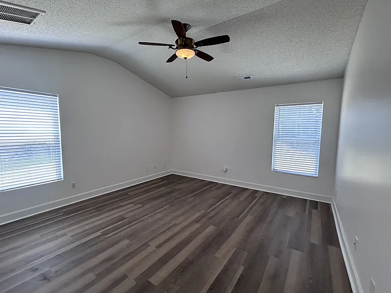 218 Bellegrove Dr — Photo 11