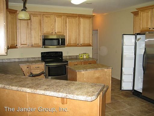 3rd image of 614 E Crawford Dr