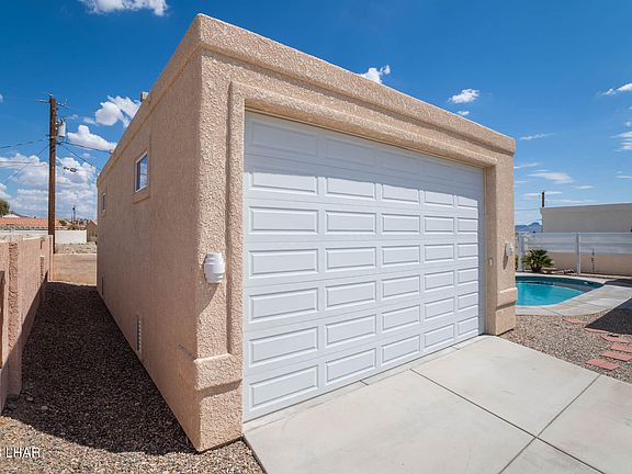 3rd image of 3056 Palo Verde Blvd S