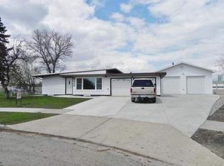 1712 5th Ave SW, Minot, ND 58701