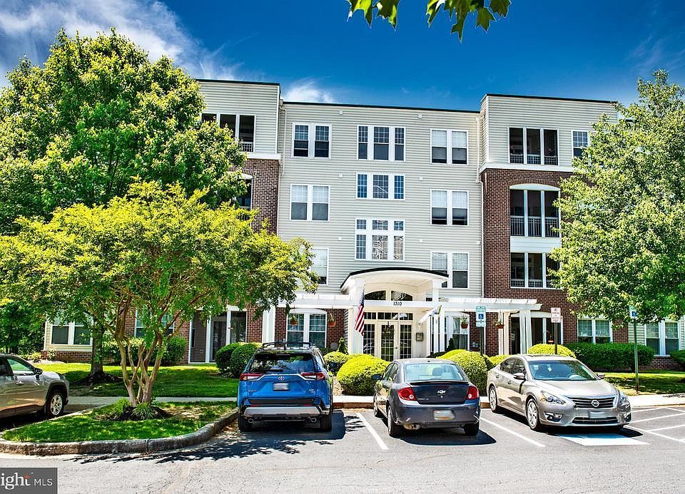 1st image of 1310 Scottsdale Dr Unit 231