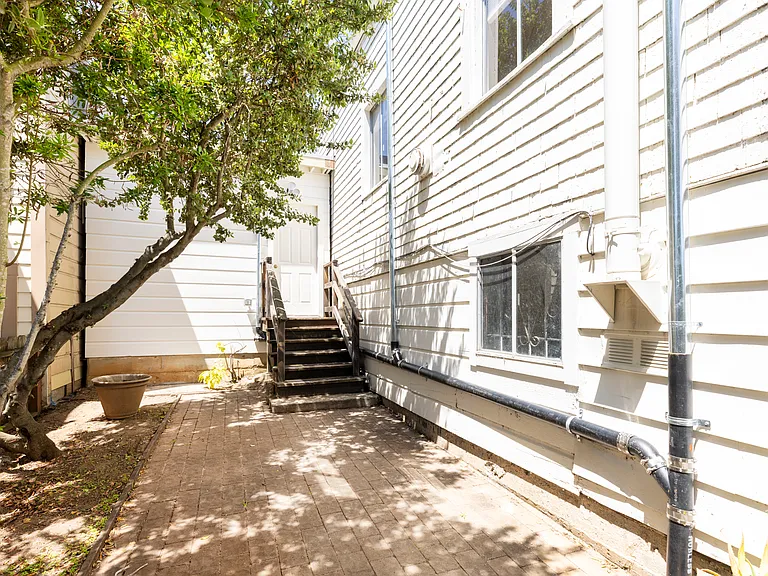 467 Banks St — Photo 47