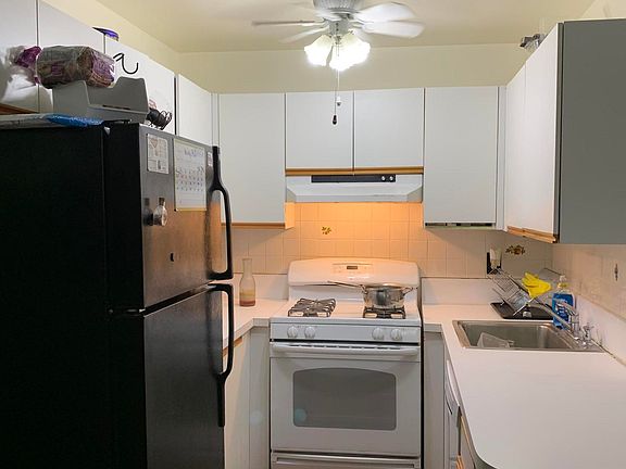 3rd image of 349 Swinnerton St