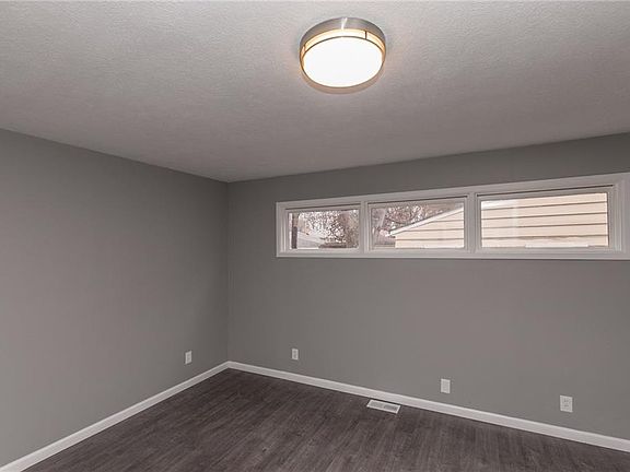 3rd image of 125 Grand Blvd