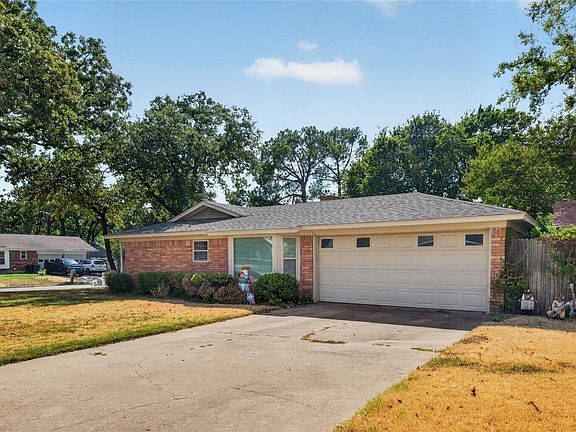 3rd image of 520 Circleview Dr N