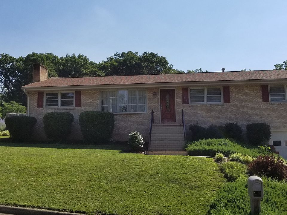 1st image of 415 Ingal Blvd