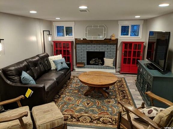 2nd image of 672 E Lavina Dr
