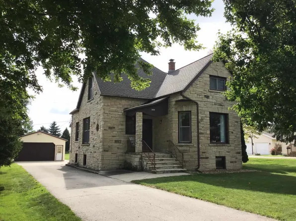 209 S 2nd St, Oakfield, WI 53065