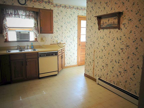 3rd image of 1001 E Ravine Dr