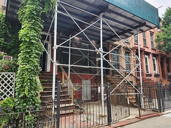 3rd image of 689 Greene Avenue
