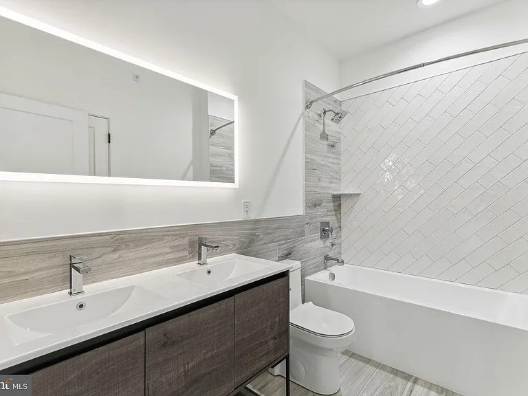2835 Edgemont St — Photo 33