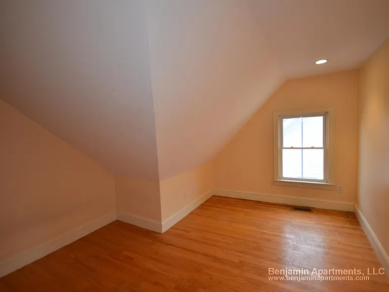 25 Lothrop St #7 — Photo 6