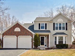 575 Surrey Ridge Dr, Cary, IL 60013
