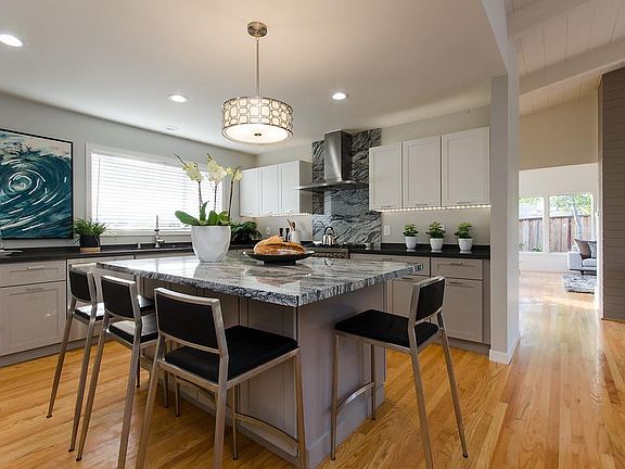 4th image of 450 La Mesa Ct