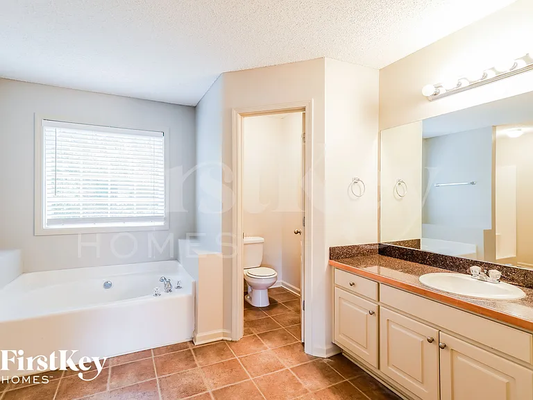 894 Hawk Creek Trl — Photo 10