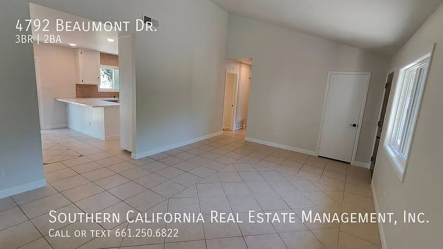 Three Bedroom Home in La Mesa — Photo 4
