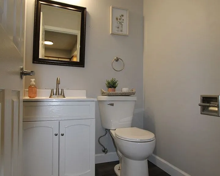 The Warwick of Norfolk. Now leasing updated 1, 2 bedroom apartments and 3 bedroom townhomes! — Photo 31