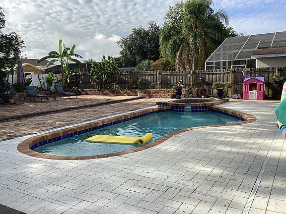 3rd image of 308 Balmoral Ct