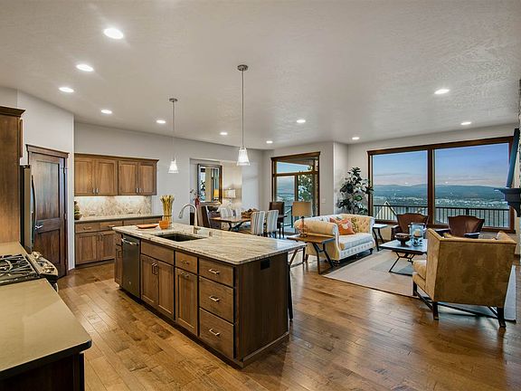 5th image of 8914 E Woodside Ln
