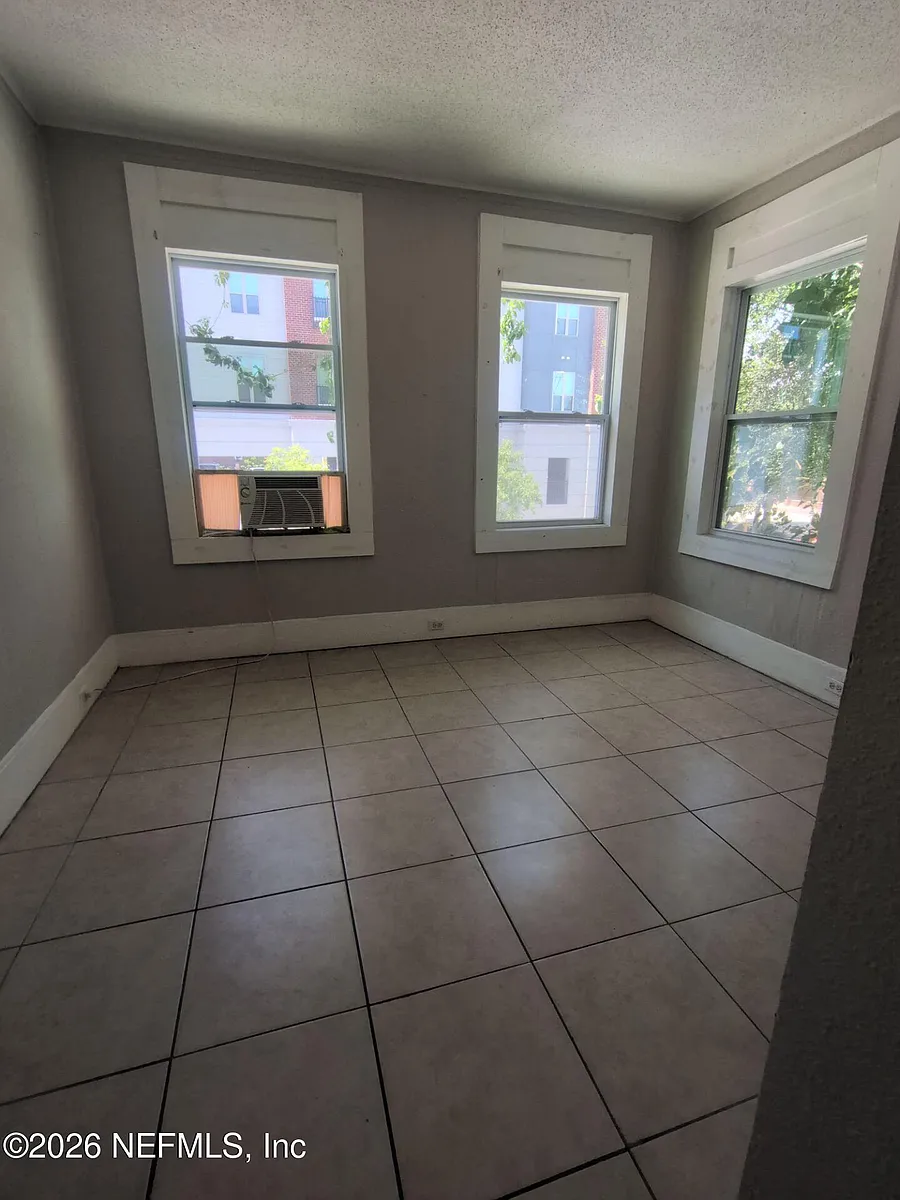 Building Photo - 417 N Liberty St #8