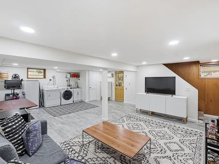 8007 Wildwood Dr — Photo 23