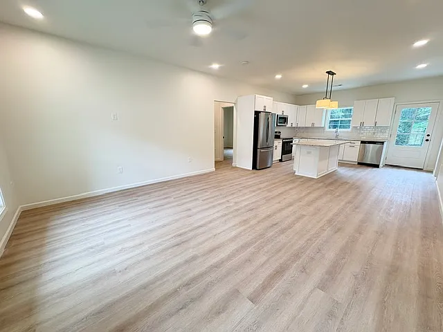 6901 Hunter Rd — Photo 3