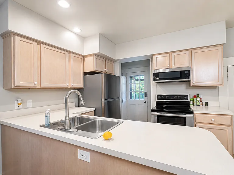 210 E Main St #2B — Photo 4