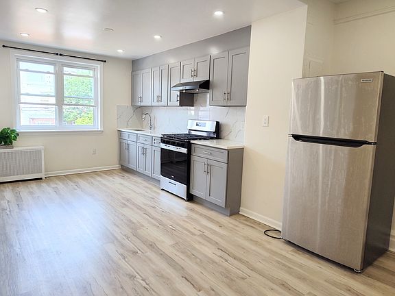 4th image of 2342 36th St #2