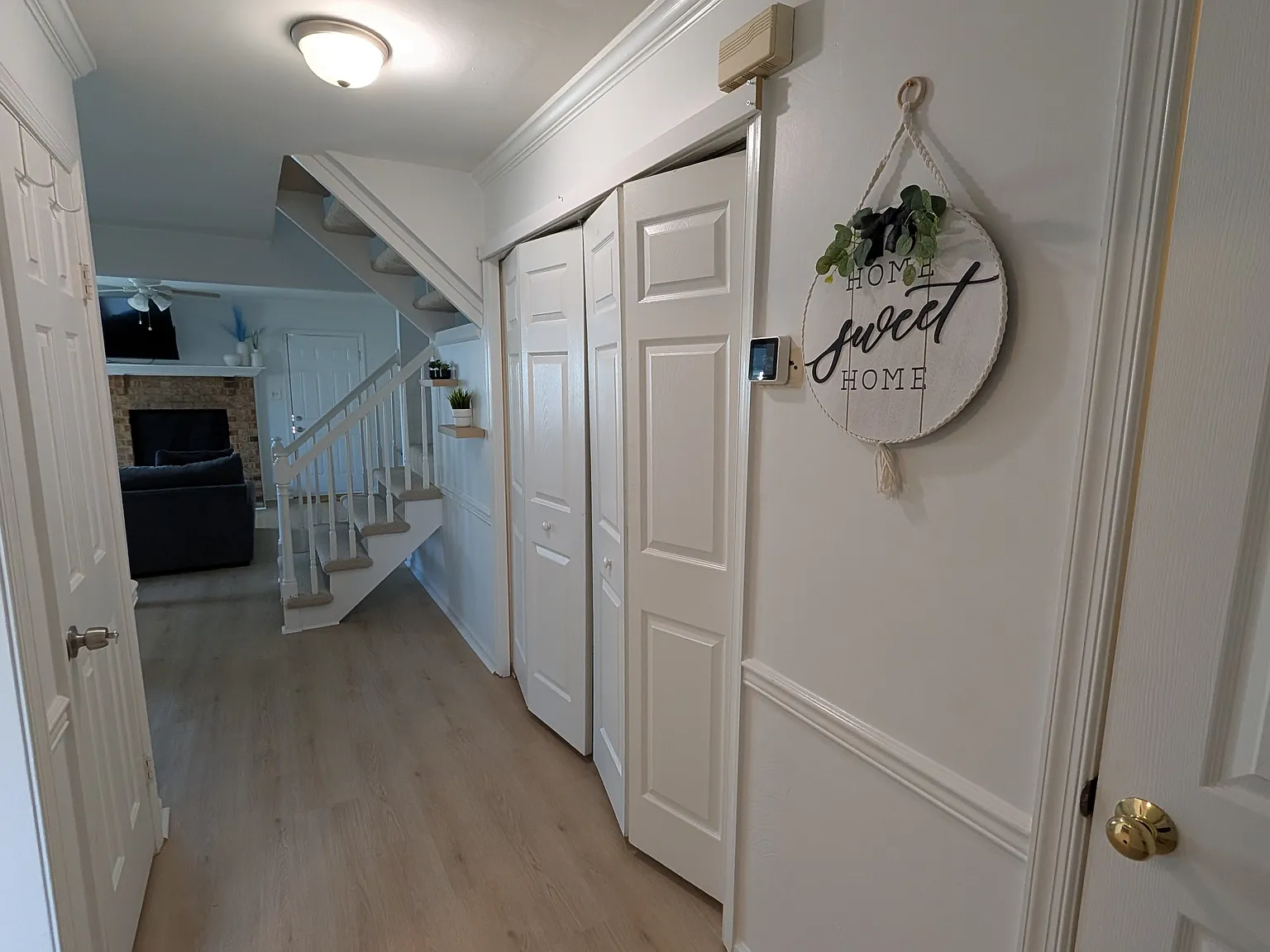 3 bed, 2.5 bath, 1384 sqft, $2,800 — Photo 2