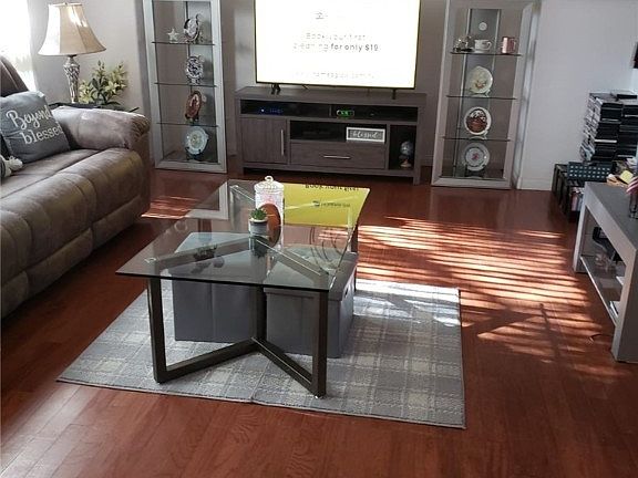 3rd image of 9801 Maspalomas St