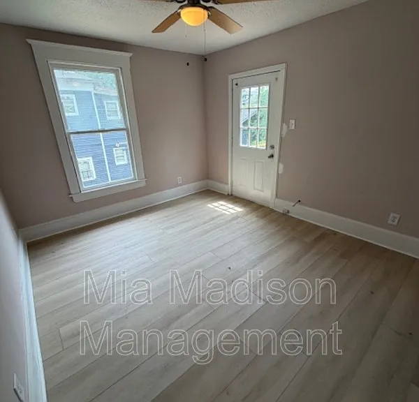 513 W 35th St #B — Photo 10